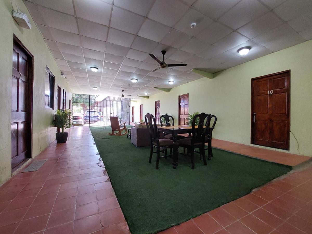 Hospedaje Los Lirios Chitre Exterior photo