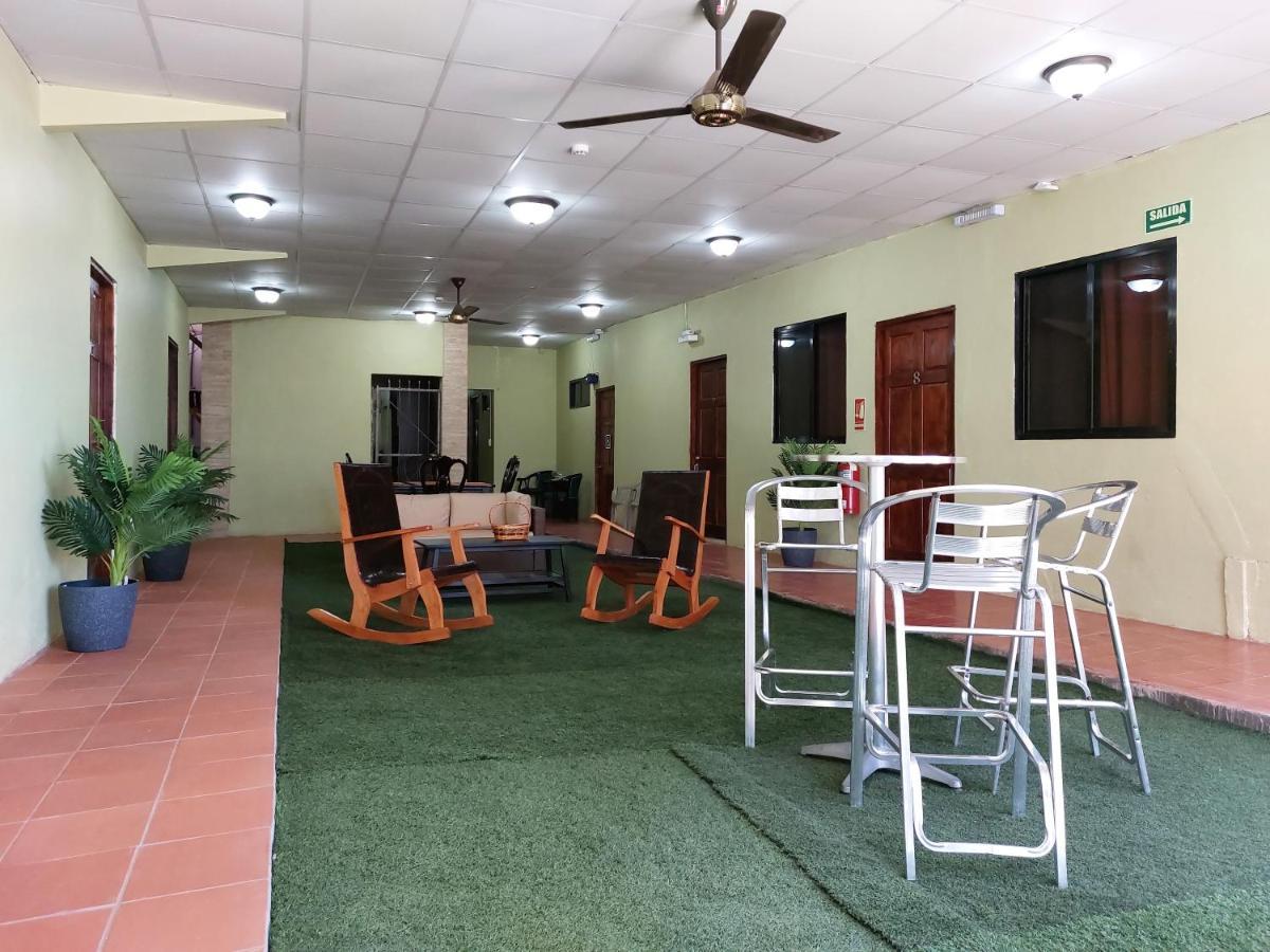 Hospedaje Los Lirios Chitre Exterior photo